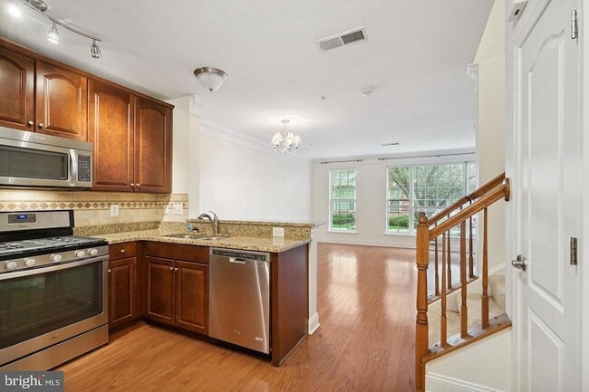 Building Photo - 22936 Spicebush Dr