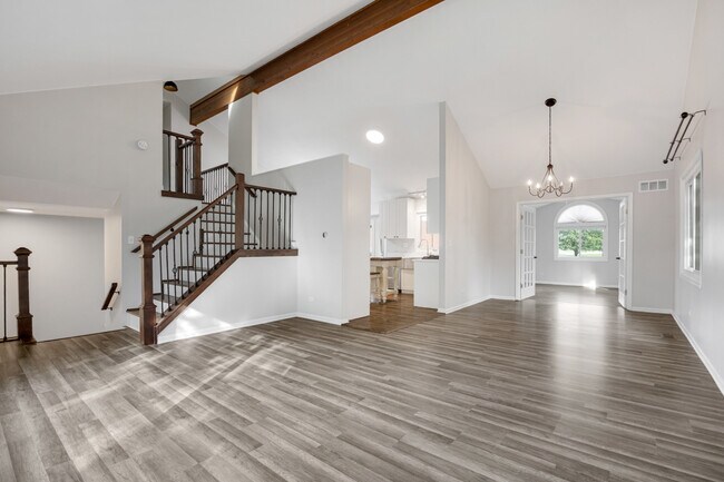 Building Photo - 615 Chester Ct E