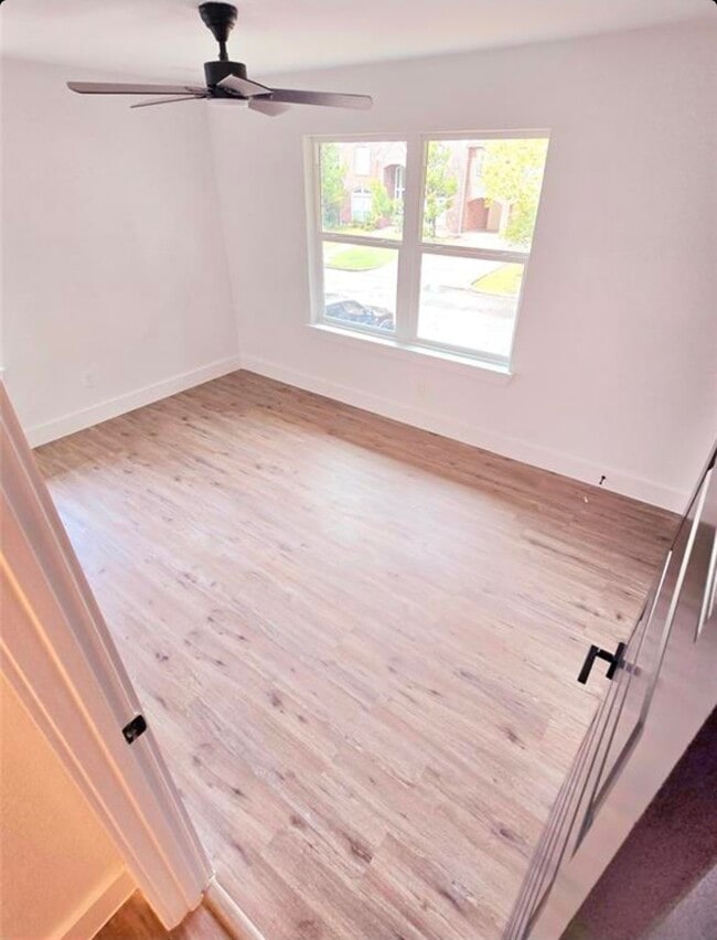 Building Photo - 2105 Sheridan St