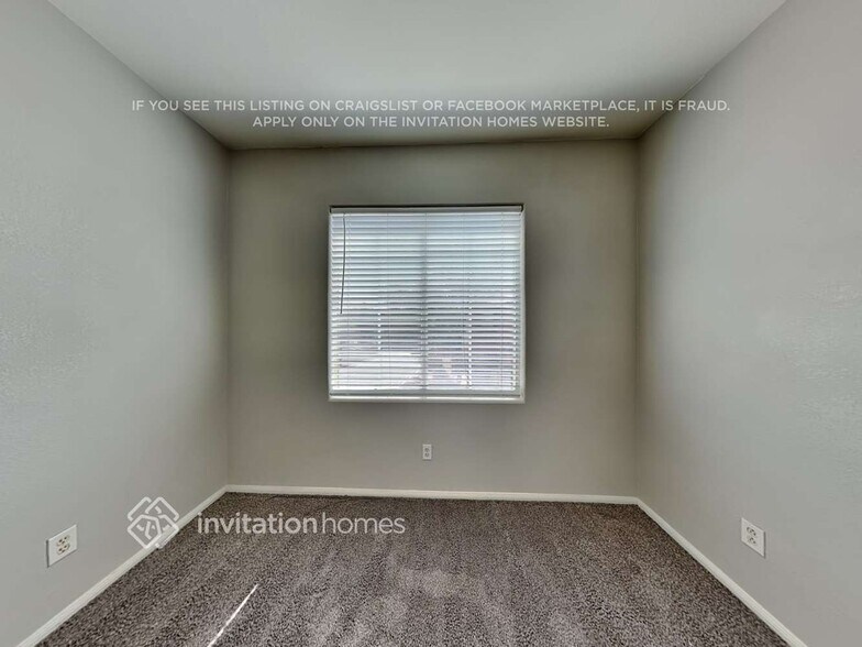 Building Photo - 720 Easter Lily Pl