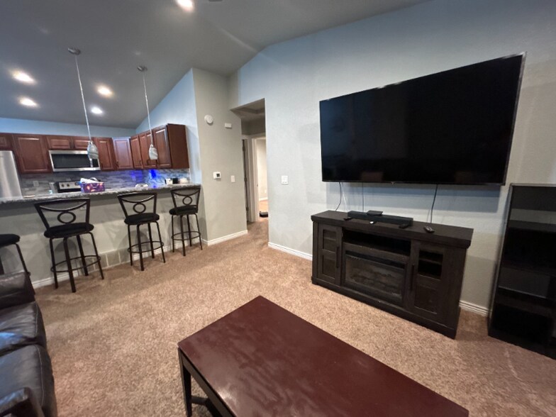 Building Photo - 3108 Moonbeam Cir S