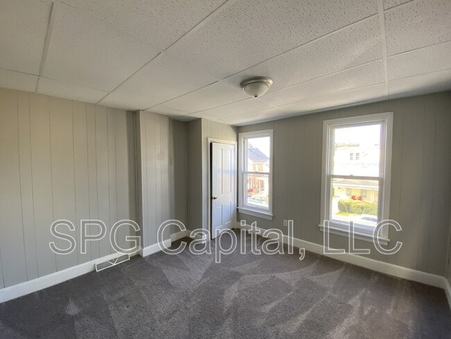 Building Photo - 556 S Second St