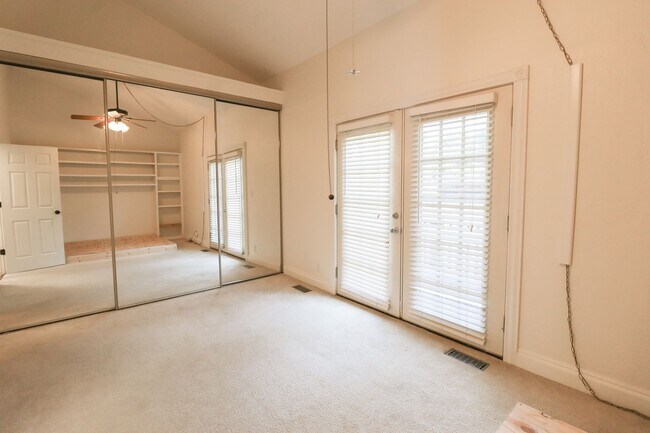 Building Photo - $1,655 / 2 Bed / 2 Bath / 1,150 sqft REMOD...