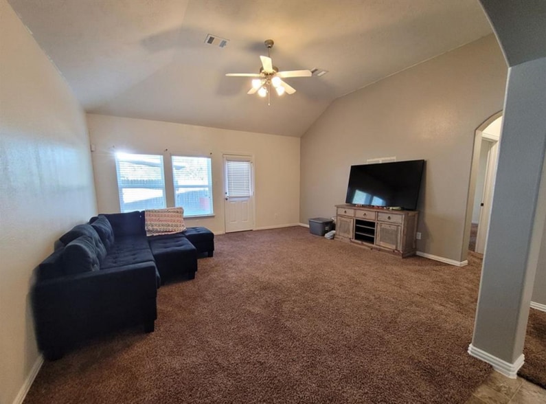 Building Photo - 3410 Hunter's Canyon