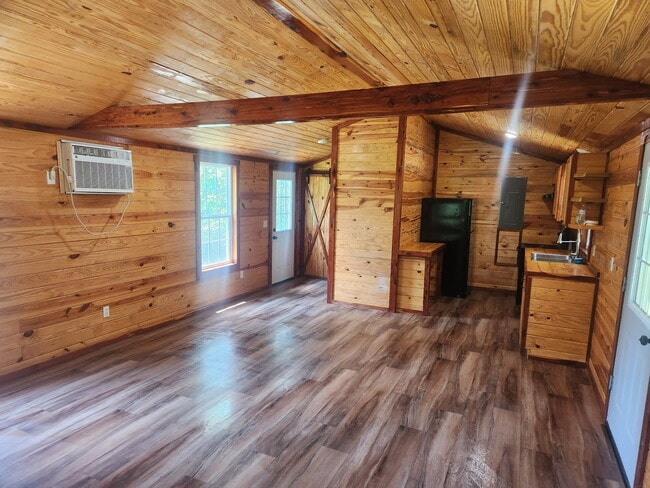 Building Photo - 10827 MS-15
