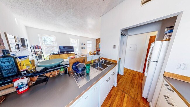 Building Photo - Stunning 1BR in Historic East Rock Building | Exposed Brick | Near Yale SOM