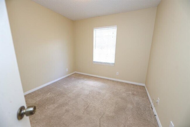 Building Photo - 6006 Plum Isle Way