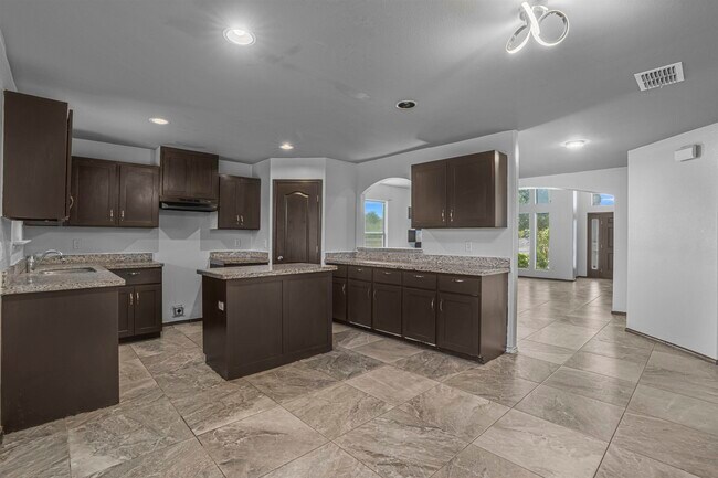 Building Photo - 5528 Somerville St