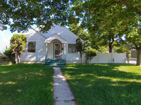 Building Photo - Beautiful University Area Home