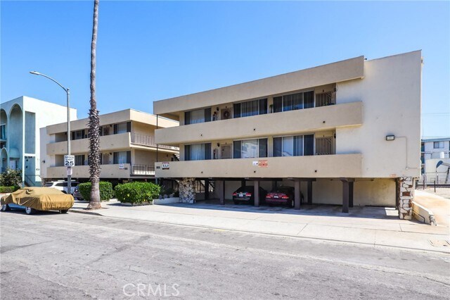 Building Photo - 3430 Elm Ave