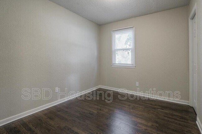 Building Photo - 17250 Montgall Dr