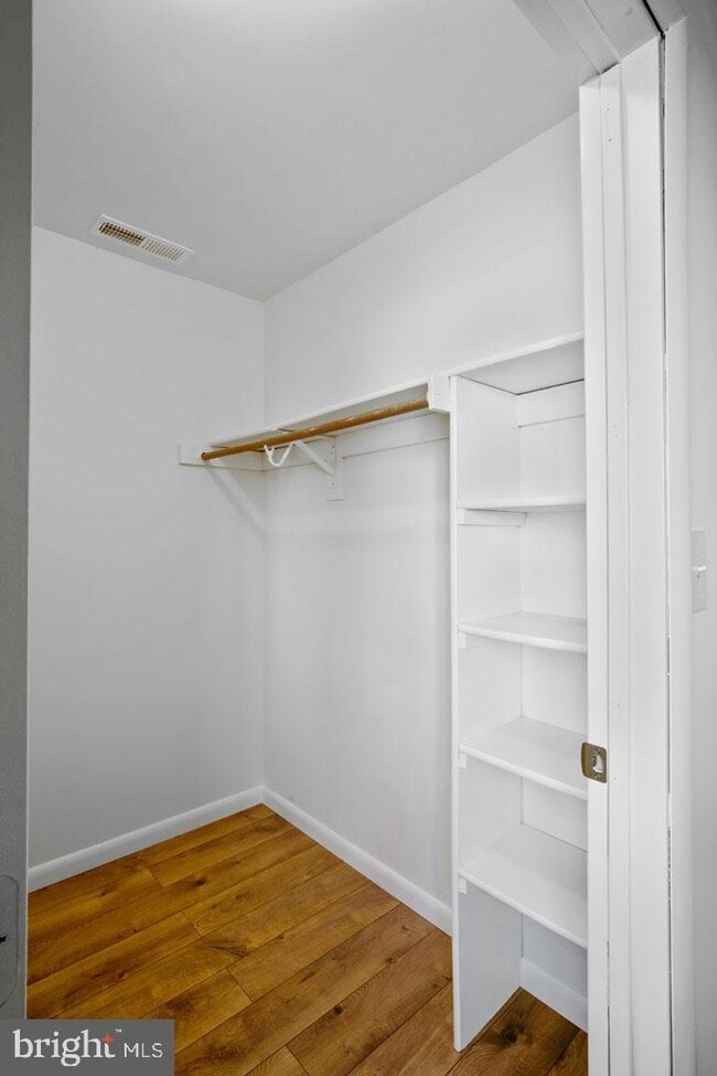 Building Photo - 2101 Ravens Crest Dr