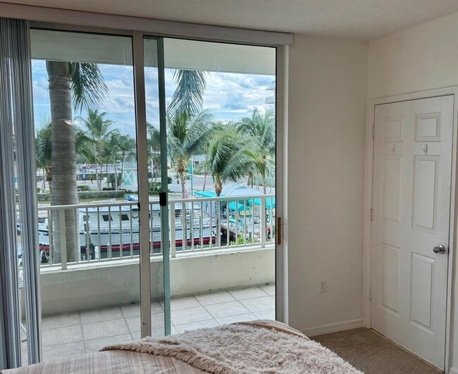 Building Photo - 625 Casa Loma Blvd