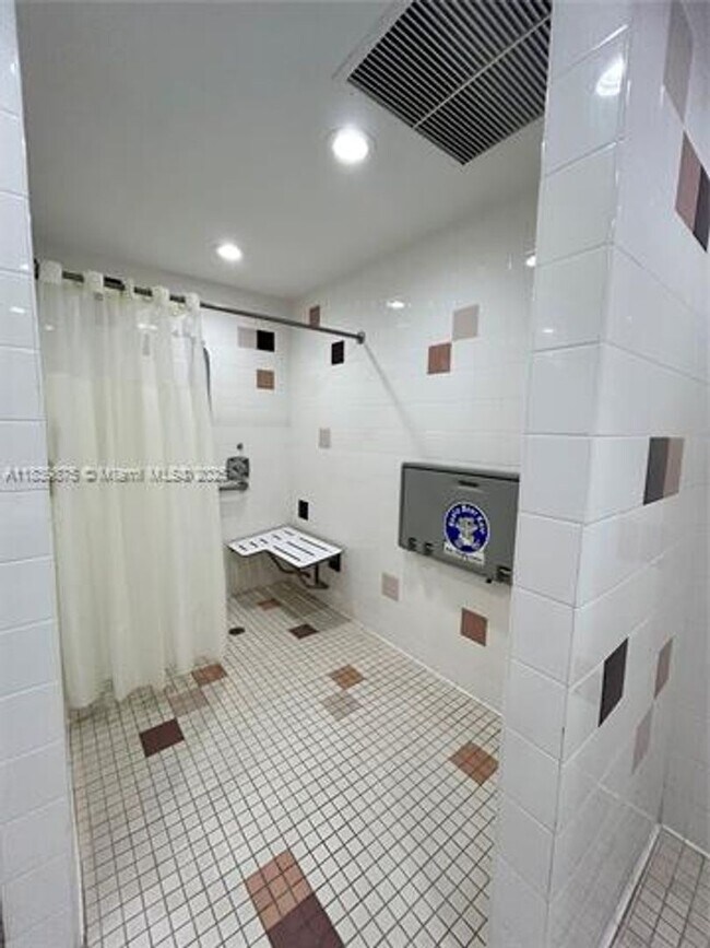 Building Photo - 5600 Collins Ave
