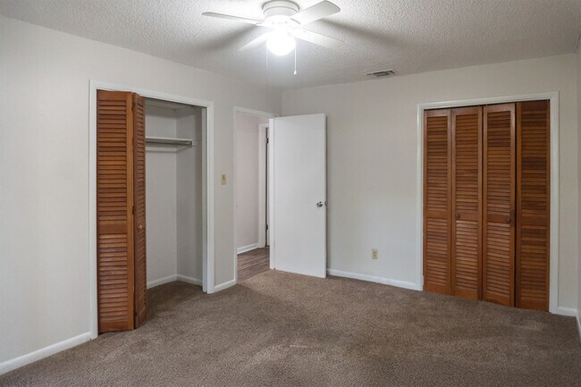 Building Photo - 1409 Lehigh Dr