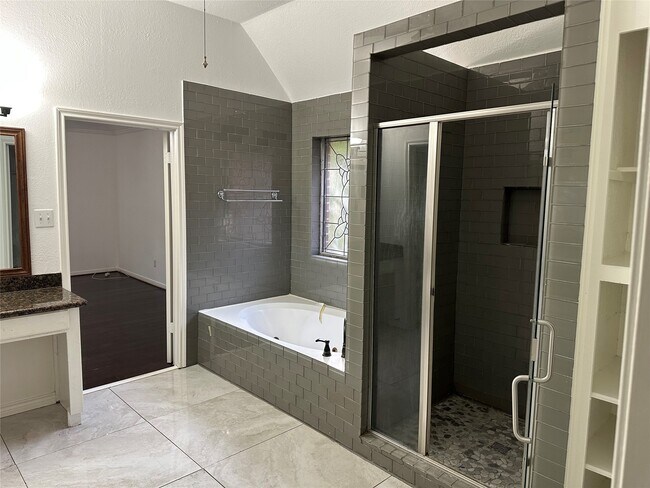 Building Photo - 2627 Double Lake Dr