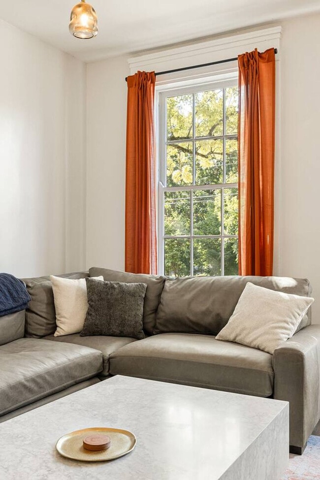 Building Photo - 1326 Broadway