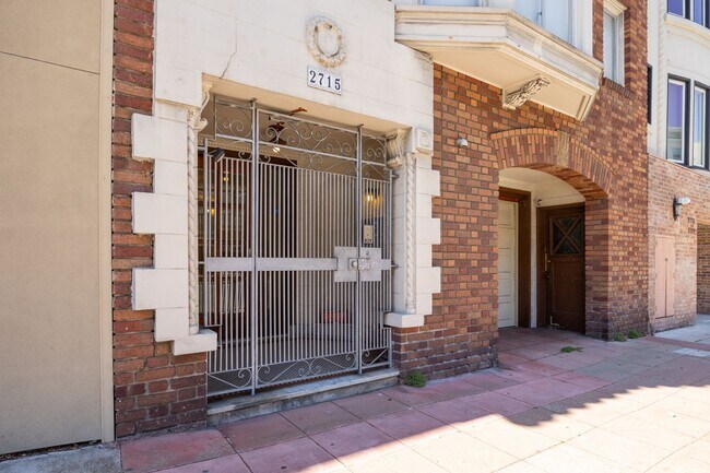 Building Photo - 2715 Franklin St