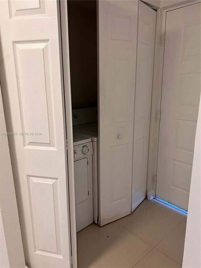 Building Photo - 8290 Lake Dr