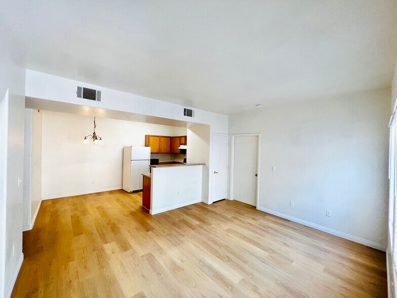 Building Photo - 2071 Hussium Hills St