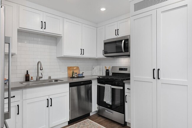 Building Photo - 13035 San Fernando Rd