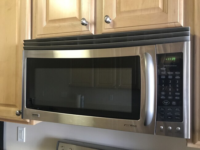 Building Photo - 3 Bedroom  2.5 Bath townhome located at  T...