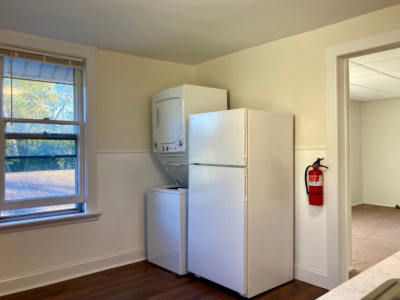 Building Photo - 502 Bell Rd