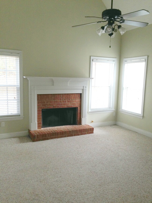 den - 100 Pine Shoals Trl