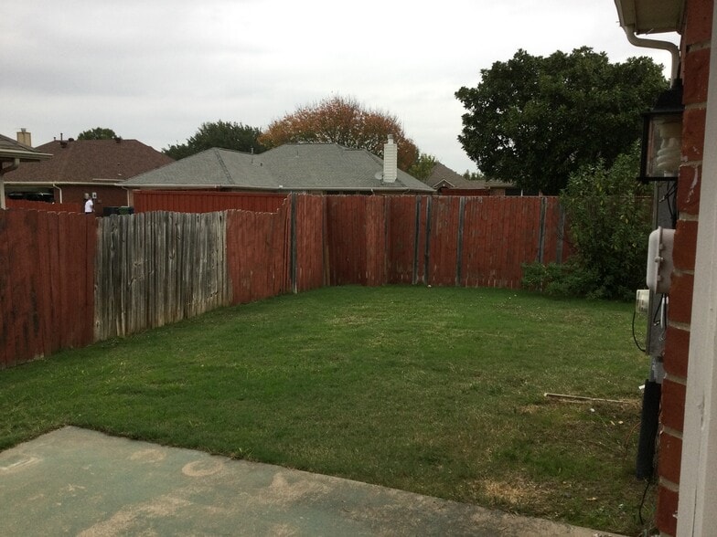 Building Photo - 2306 Valley Creek Dr