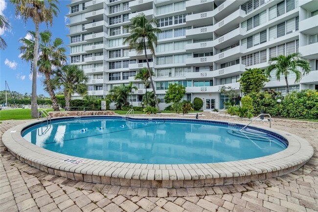 Building Photo - 9101 E Bay Harbor Dr