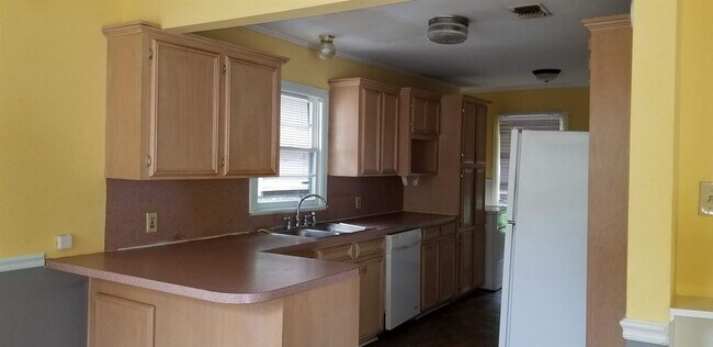 Building Photo - 3 br, 1 bath House - 1208 Dudley
