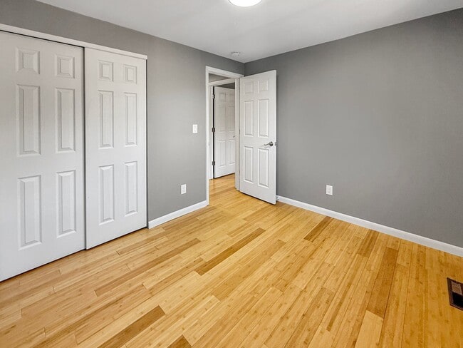 Building Photo - $0 DEPOSIT OPTION. CHARMING 4BED/2.5BATH I...