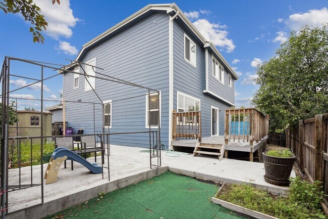 Building Photo - 4 Bedroom Single Family in Denver