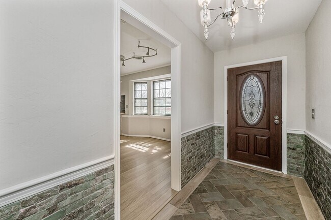 Building Photo - Spacious Puckett West Home For Lease