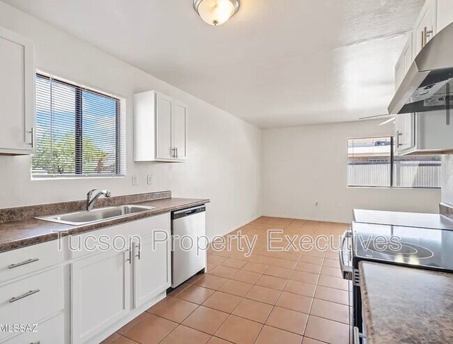 Building Photo - 1107 W Sonora St