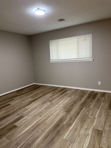 Building Photo - 2316 S 84th E Ave