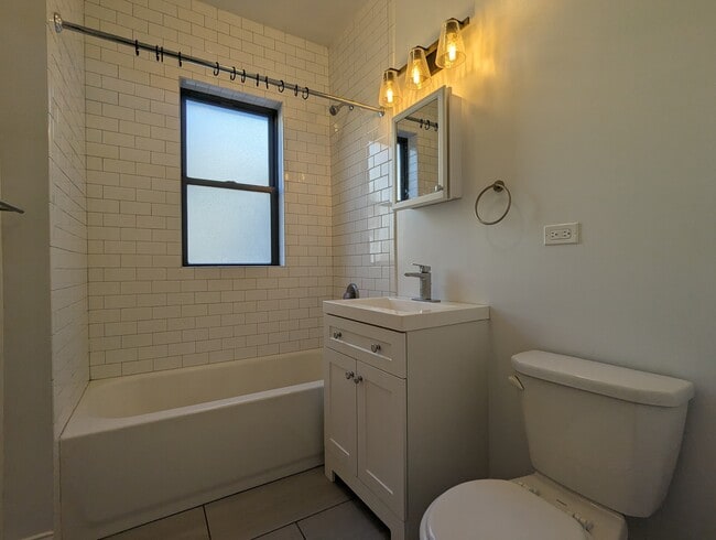 Building Photo - 2524 N Kedzie Blvd