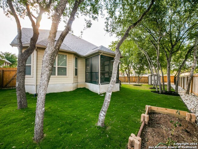 Building Photo - 4 Bedroom/3.5 Bathroom Alamo Ranch