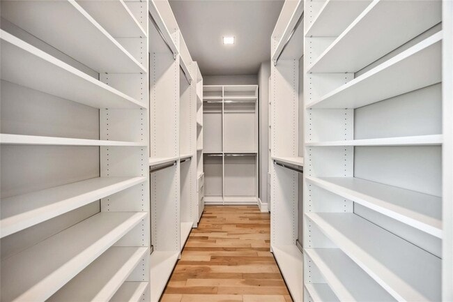 Building Photo - 1111 W 21st St