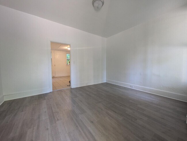 Building Photo - 325 E Church St