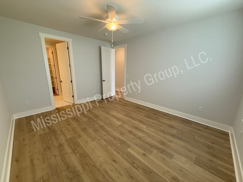Building Photo - 617 Miramar Ln
