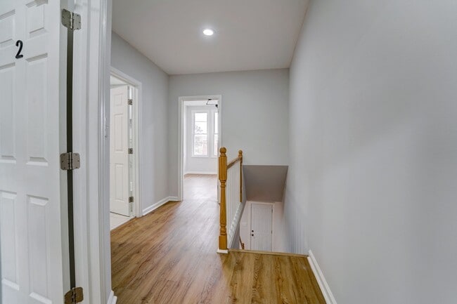 Building Photo - Beautifully Updated Townhome in Prime Loca...