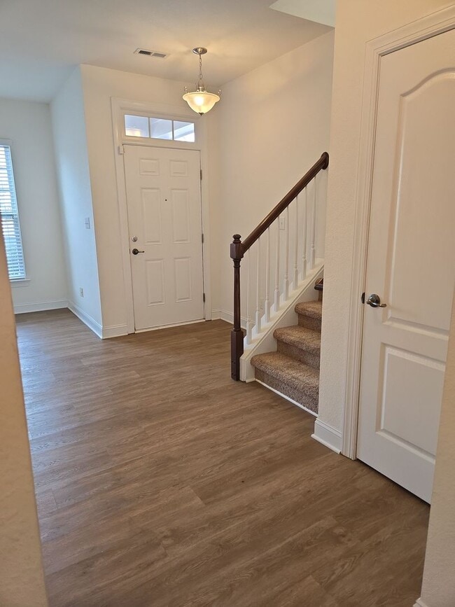 Building Photo - Virginia Beach living at its BEST!