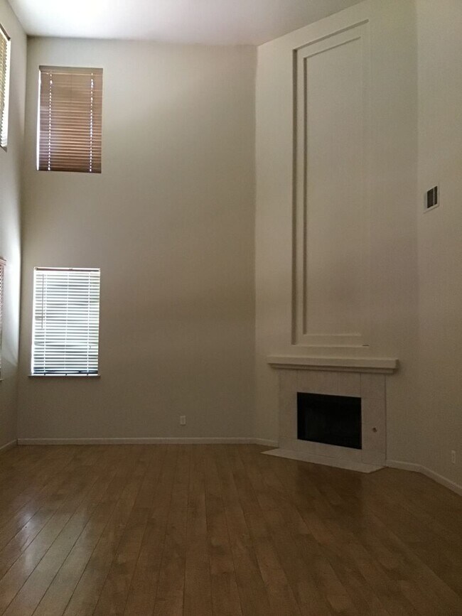 Building Photo - 2109 Buck River St
