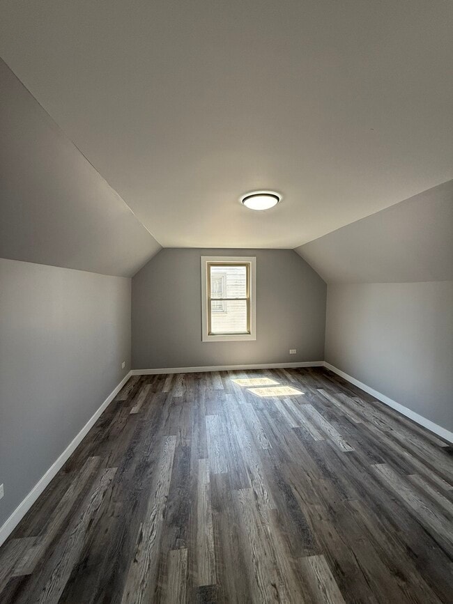 Building Photo - 18343 Oakwood Ave