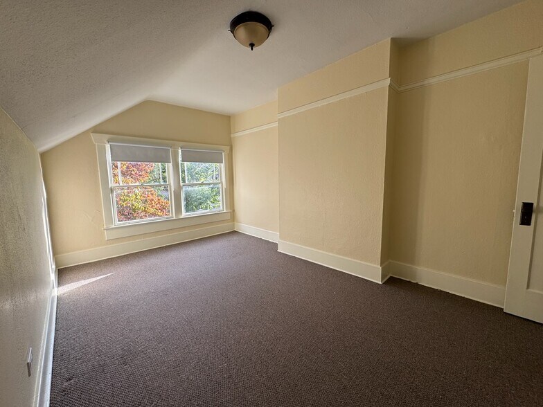 Building Photo - 205 NE Bryant St