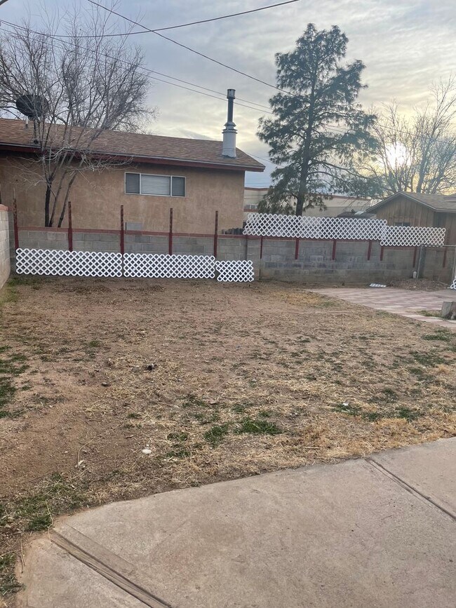 Building Photo - 5216 Los Arboles Ave NE