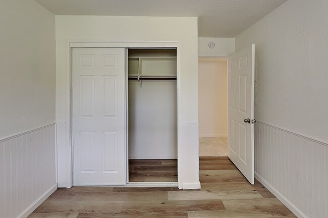 Building Photo - Halfplex with yard in South Land Park