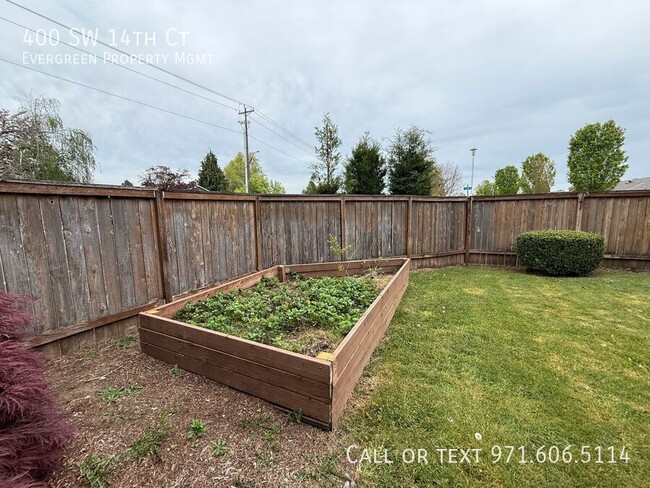 Building Photo - 400 SW 14th Ct