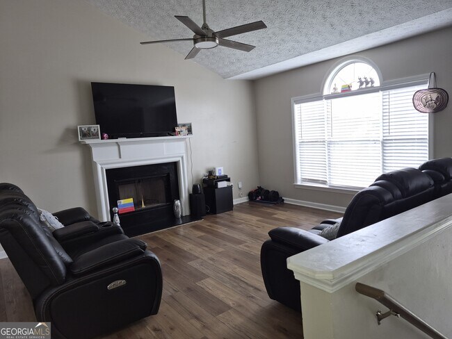 Building Photo - 418 Summer Hill Cir